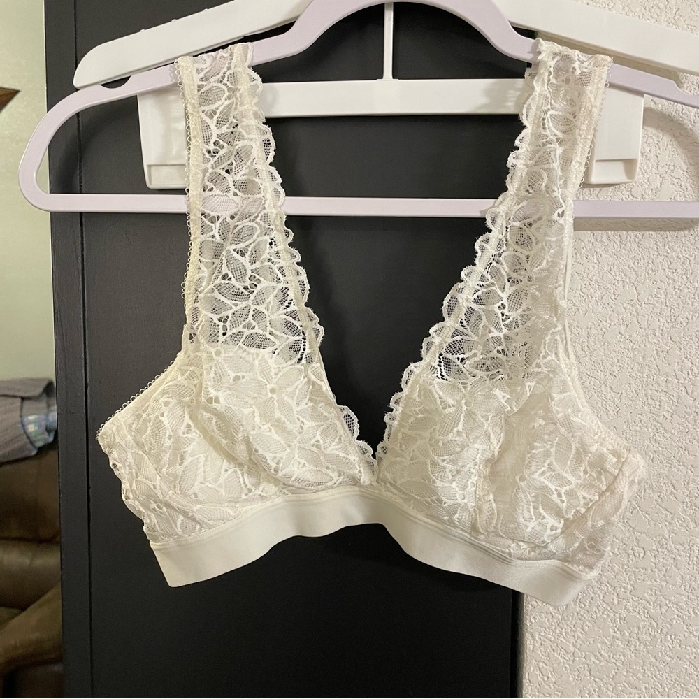 aerie Cream Lace Plunge Bra with Wide Straps and Scalloped Trim